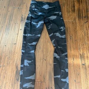 Women’s Athleta XXS Black Camouflage Leggings